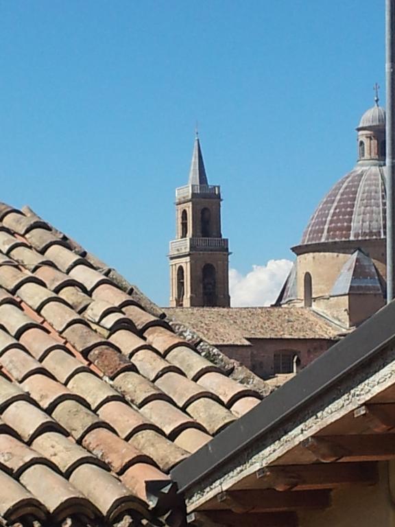 Antico Gioiello Umbro , Appartamento Con Terrazza Foligno Luaran gambar